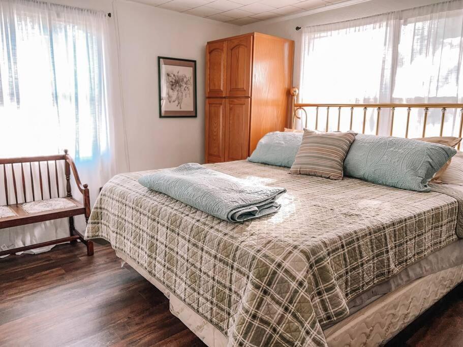 Quiet Farmhouse In The Country Close To Major Theme Parks Ridge Manor ภายนอก รูปภาพ